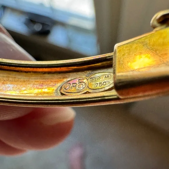 18k Gold Engraved Bangle Bracelet - Picture 2 of 7